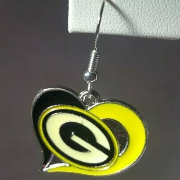 Green Bay Packers NFL Football Sports Heart Shaped Dangle Earrings NEW - Picture 1 of 1
